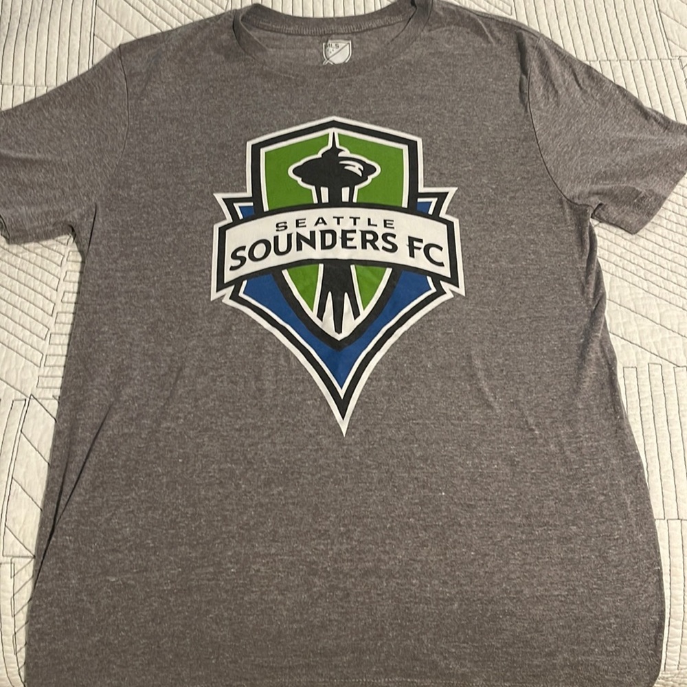 Like new men’s Seattle Sounders FC tshirt, worn once